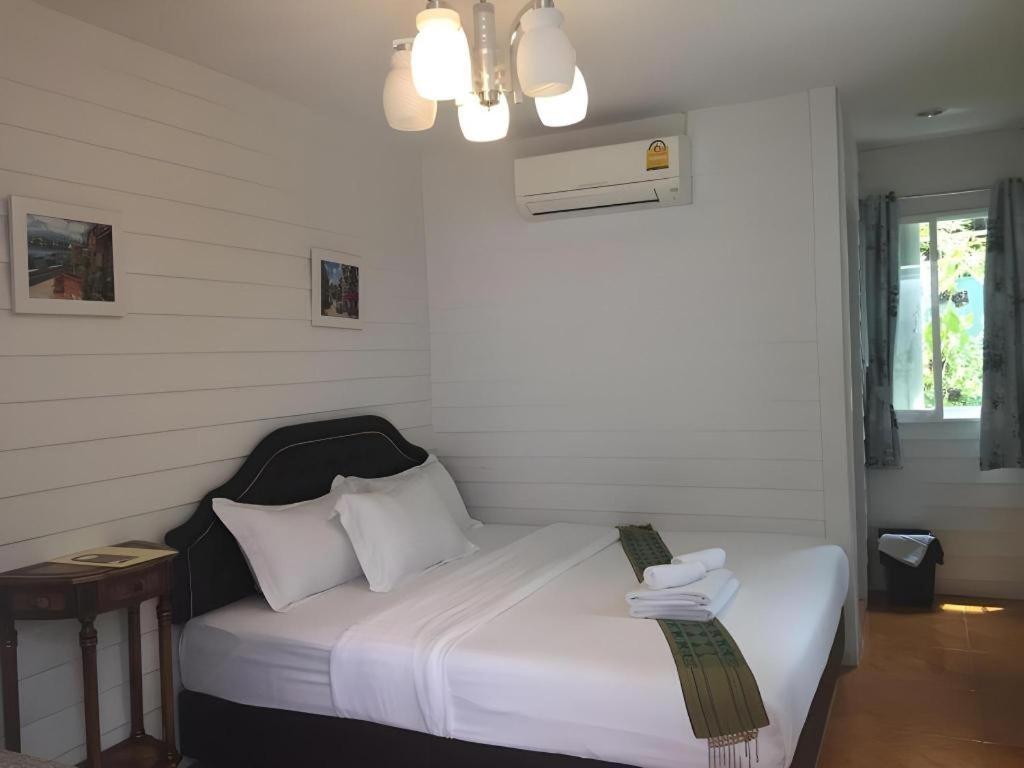Ban Thungdang Housetel Bangkok Hotel Bagian luar foto