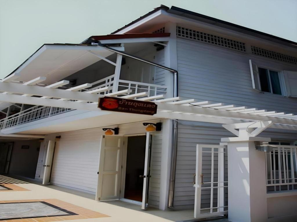 Ban Thungdang Housetel Bangkok Hotel Bagian luar foto