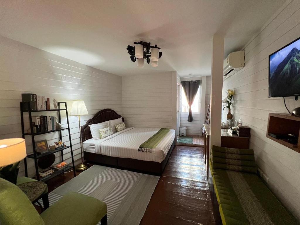 Ban Thungdang Housetel Bangkok Hotel Bagian luar foto
