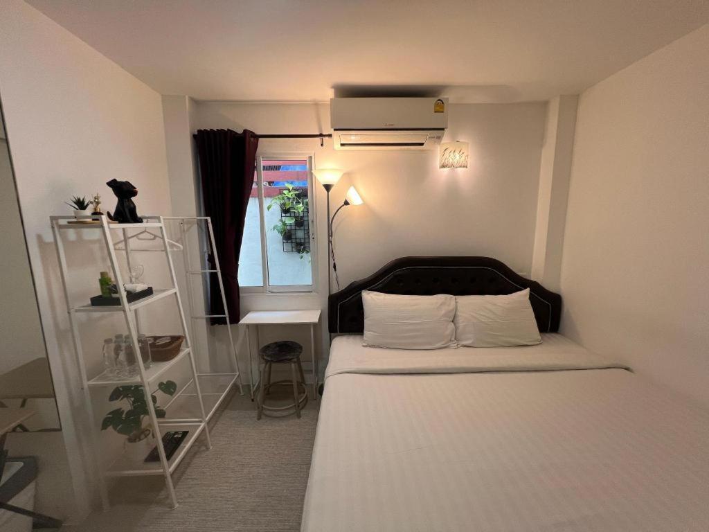 Ban Thungdang Housetel Bangkok Hotel Bagian luar foto