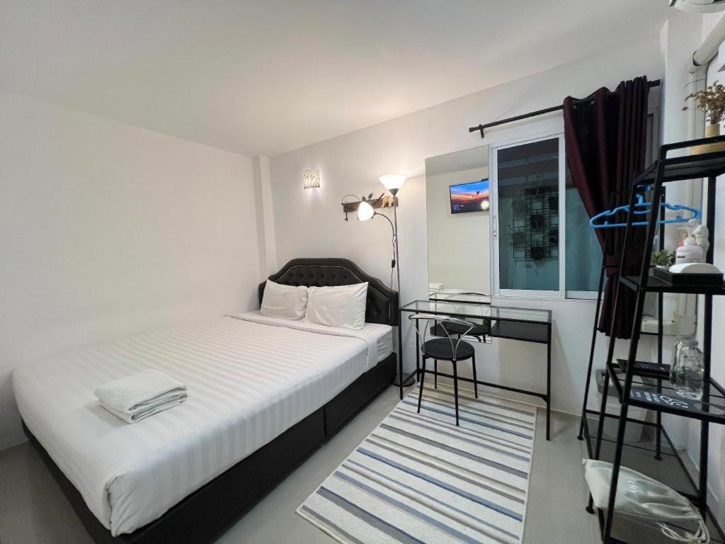 Ban Thungdang Housetel Bangkok Hotel Bagian luar foto