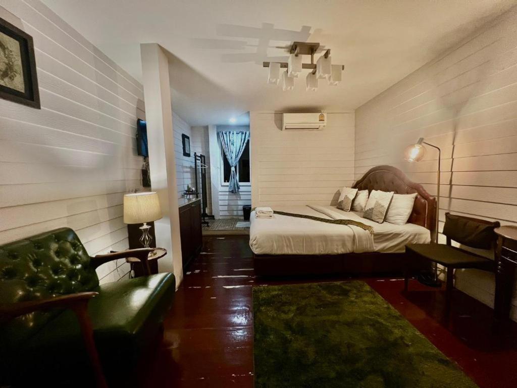 Ban Thungdang Housetel Bangkok Hotel Bagian luar foto