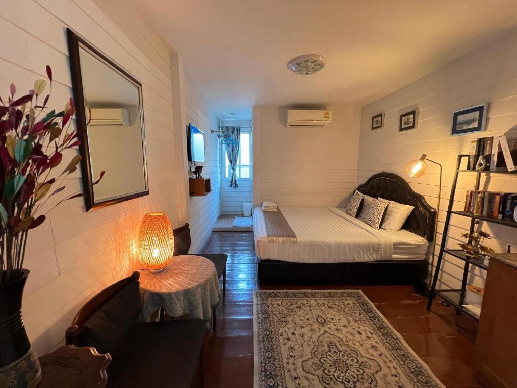 Ban Thungdang Housetel Bangkok Hotel Bagian luar foto