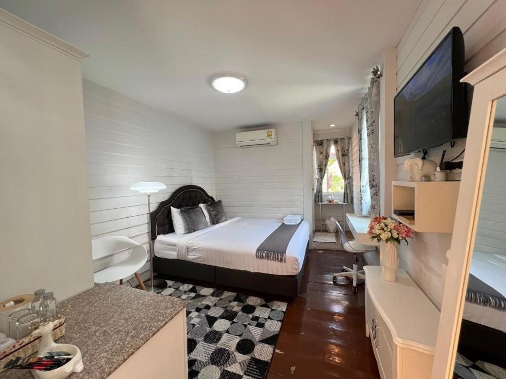 Ban Thungdang Housetel Bangkok Hotel Bagian luar foto