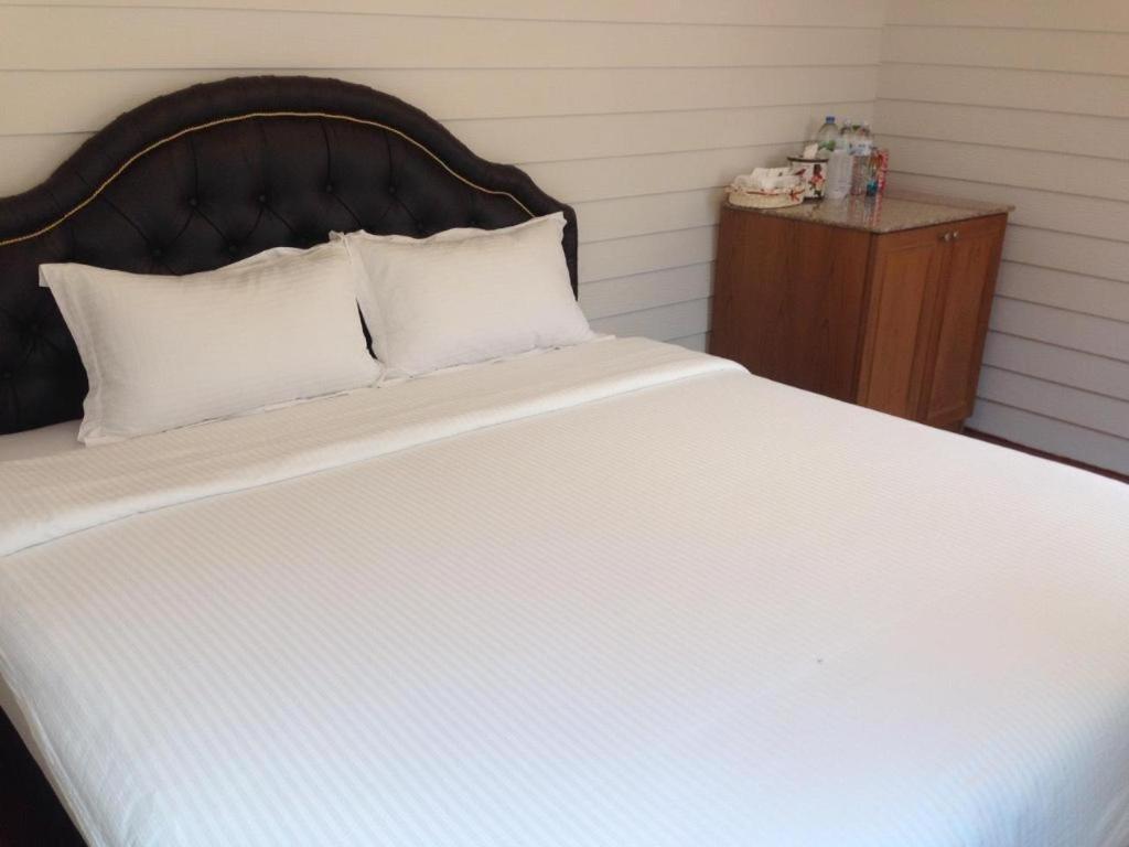 Ban Thungdang Housetel Bangkok Hotel Bagian luar foto