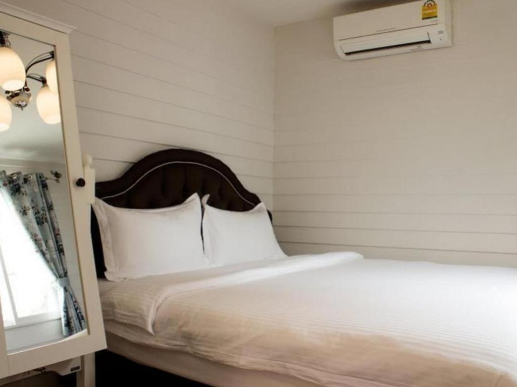 Ban Thungdang Housetel Bangkok Hotel Bagian luar foto