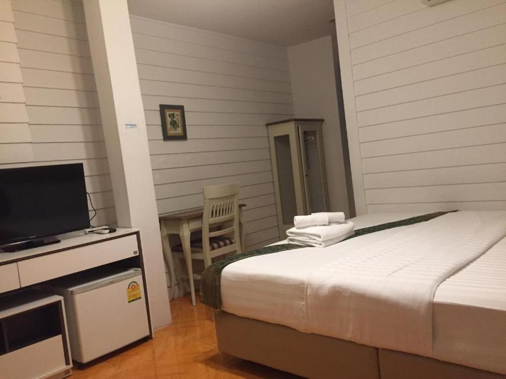 Ban Thungdang Housetel Bangkok Hotel Bagian luar foto