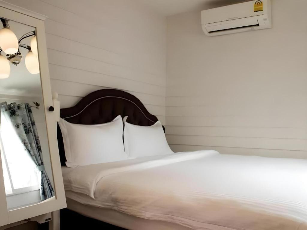 Ban Thungdang Housetel Bangkok Hotel Bagian luar foto