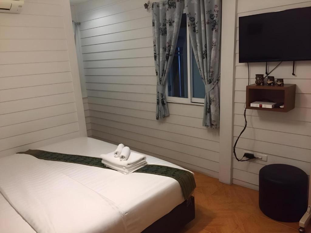 Ban Thungdang Housetel Bangkok Hotel Bagian luar foto