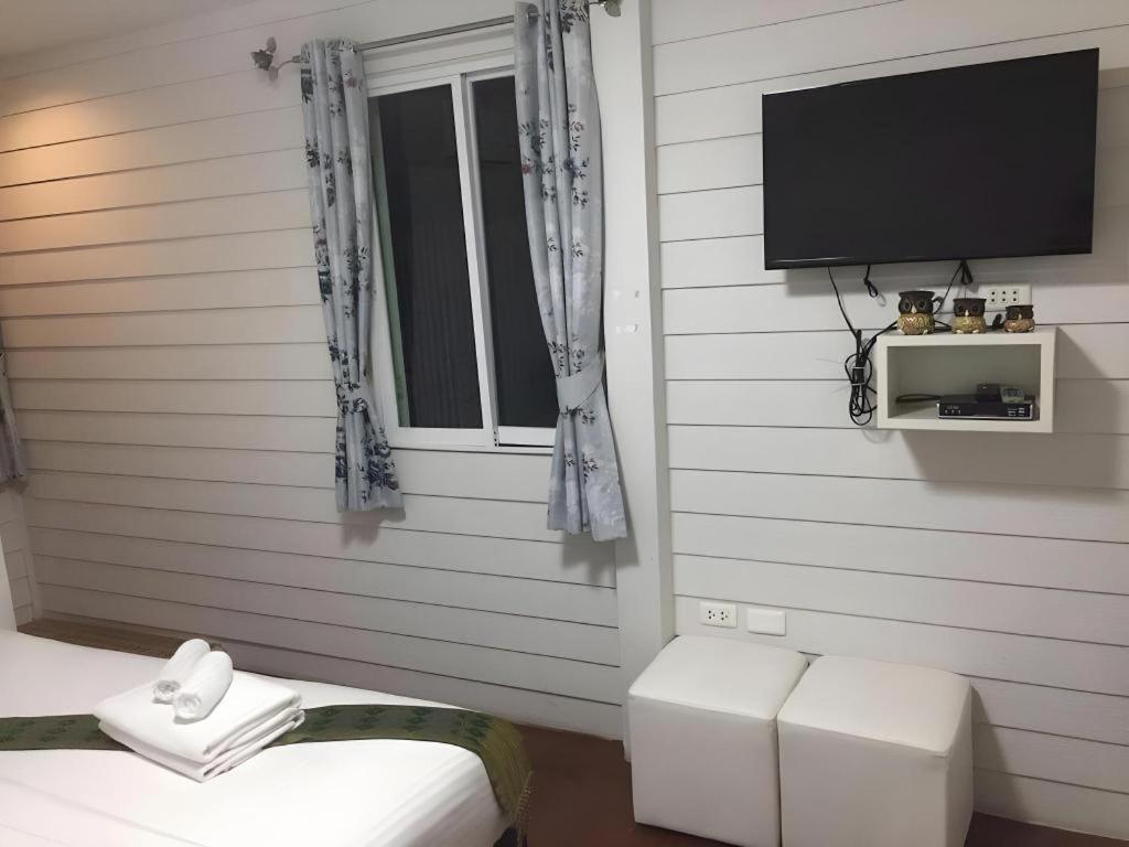 Ban Thungdang Housetel Bangkok Hotel Bagian luar foto