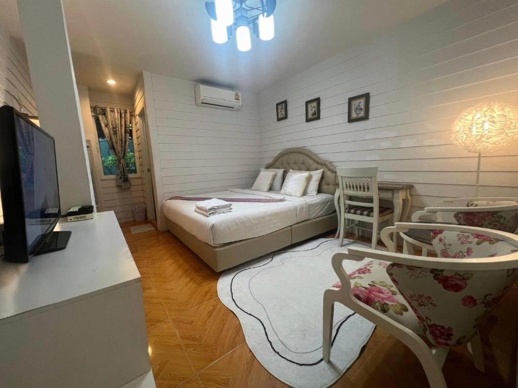 Ban Thungdang Housetel Bangkok Hotel Bagian luar foto
